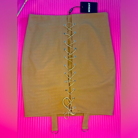 Super cute brand new mini skirt - Picture 1 of 3